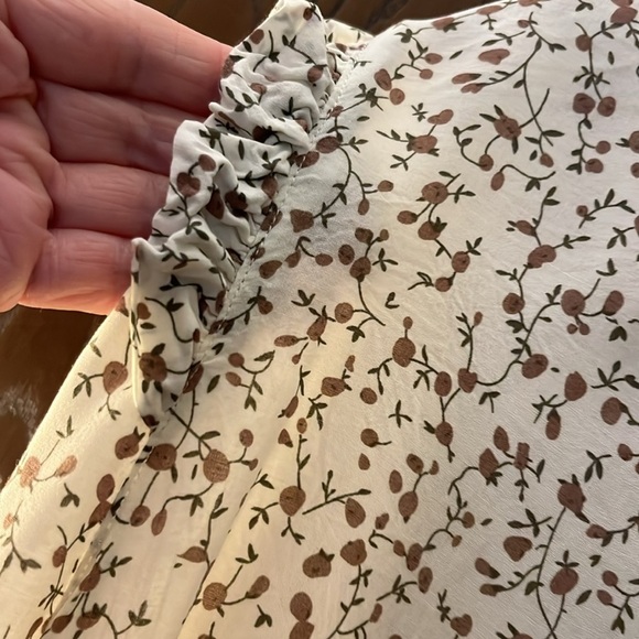 Alexander Jordan long sleeved cream colored top with tan floral pattern. Size XL - Picture 4 of 9